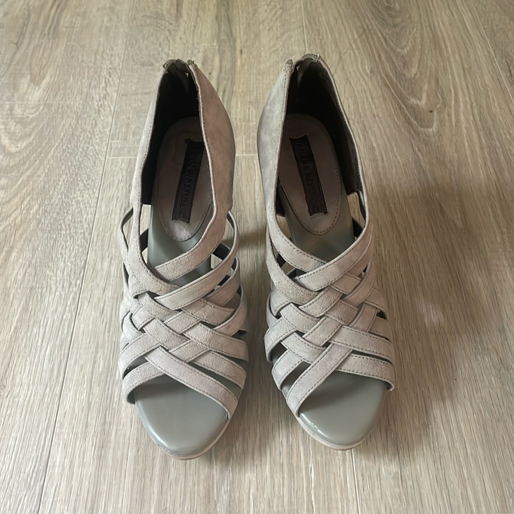 Banana Republic - nude suede heels - sz 6.5